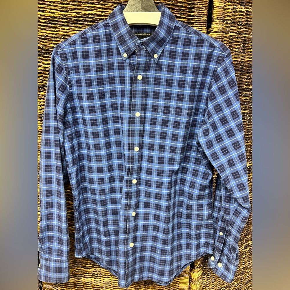 Banana Republic Blue Casual Button Down‎ Shirt- Medium Men’s